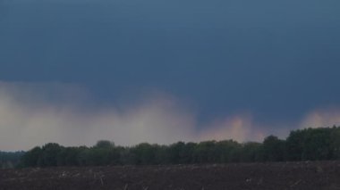 Gün batımında güzel renkli gökyüzü