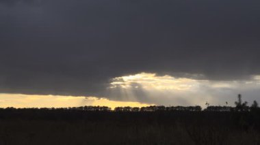 Gün batımında güzel renkli gökyüzü