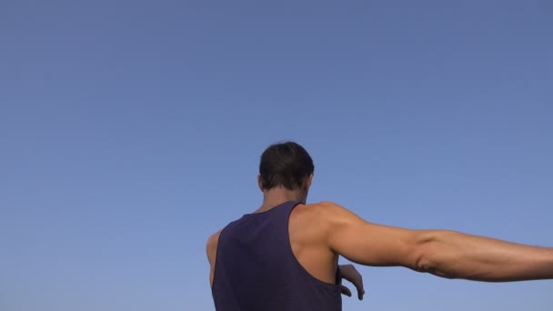 运动员在训练前热身的镜头 — 图库视频影像