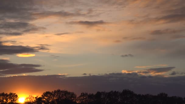 Mooie Kleurrijke Hemel Bij Zonsondergang — Stockvideo