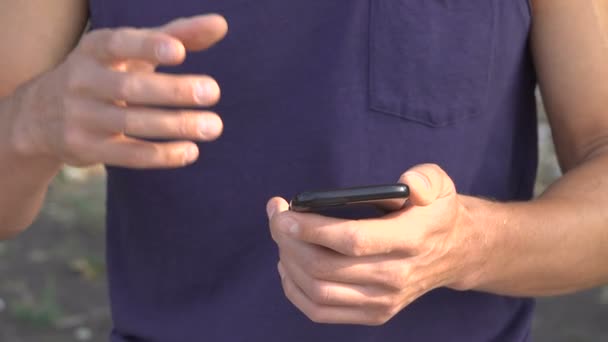 Крупним Планом Кадри Людини Використовує Смартфон — стокове відео