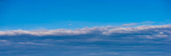 Chmury Tle Błękitnego Nieba Baner Internetowy — Zdjęcie stockowe