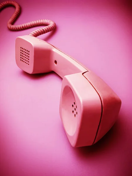 模拟电话的听筒放在桌上 网络横幅 业务概念 — 图库照片