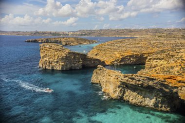 Uçurum ve deniz manzaralı Comino Island, Malta. Deniz manzarası, Malta, Comino ve Gozo adaları