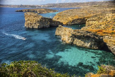 Uçurum ve deniz manzaralı Comino Island, Malta. Deniz manzarası, Malta, Comino ve Gozo adaları