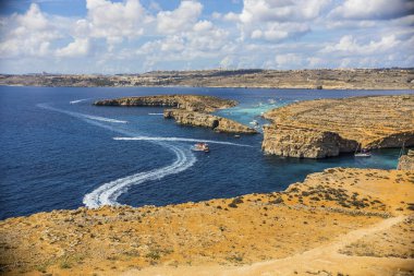 Uçurum ve deniz manzaralı Comino Island, Malta. Deniz manzarası, Malta, Comino ve Gozo adaları