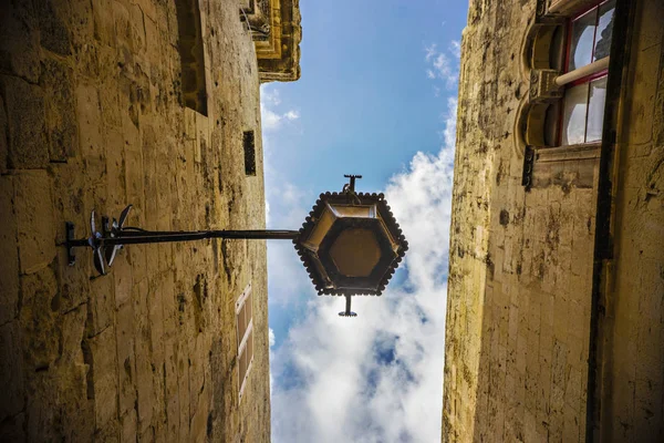 Smalle Straat Van Oude Stad Mdina Malta Straat Lamp Tegen — Stockfoto