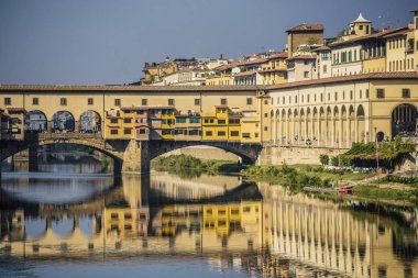 Florence, eski taş köprü, Michelangelo Meydanı, İtalya'da çekilmiş fotoğrafı Ponte Vecchio Köprüsü'nün havadan görünümü