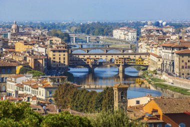 Florence, eski taş köprü, Michelangelo Meydanı, İtalya'da çekilmiş fotoğrafı Ponte Vecchio Köprüsü'nün havadan görünümü