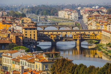 Florence, eski taş köprü, Michelangelo Meydanı, İtalya'da çekilmiş fotoğrafı Ponte Vecchio Köprüsü'nün havadan görünümü