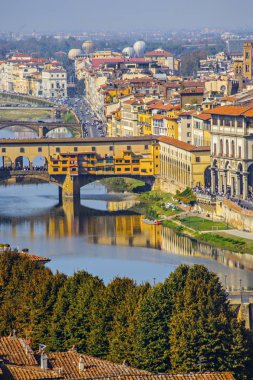 Florence, eski taş köprü, Michelangelo Meydanı, İtalya'da çekilmiş fotoğrafı Ponte Vecchio Köprüsü'nün havadan görünümü