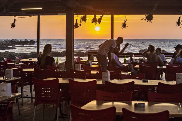 Καφέ Στην Παραλία Φαναρίου Στις Παράκτιες Παλιά Πόλη Ελαστικών Στο — Φωτογραφία Αρχείου
