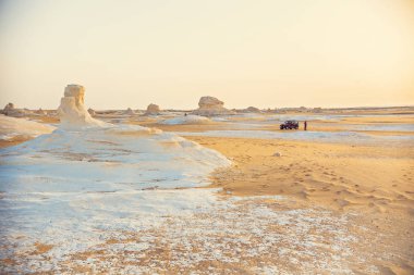 Sahra Çölü, Mısır beyaz çöl (Farafra), Bahariya arabaya Jeep