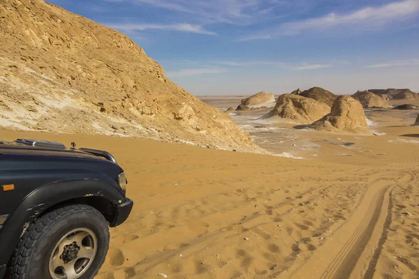 Carro Jipe Deserto Saara Deserto Branco Egito Farafra Bahariya — Fotografia de Stock