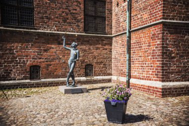 Metal jester'ın heykeli Malmo Kalesi, Malmo City, İsveç tarihi Hisar/kale avlusunda