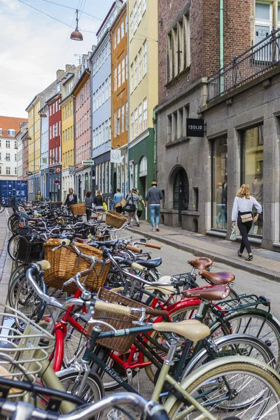 Kopenhaga Dania Czerwca 2018 Liczne Rowery Zaparkowane Ulicy Centrum Kopenhagi — Zdjęcie stockowe
