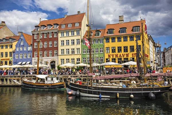 Nyhavn Antiguo Puerto Con Coloridas Casas Barcos Centro Ciudad Copenhague — Foto de Stock