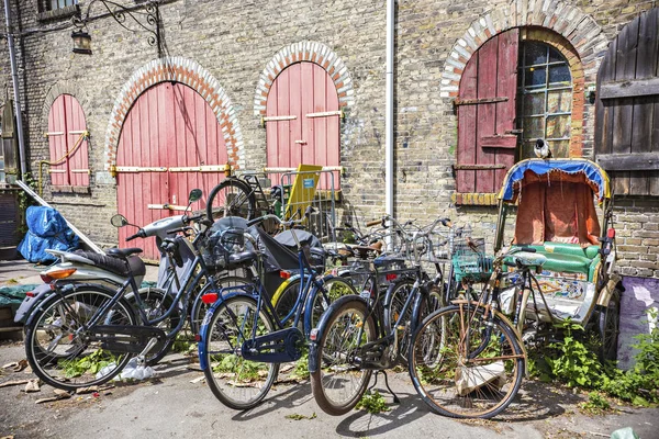 丹麦哥本哈根 2018年6月 弗里敦的房屋和狭窄的街道 一个有意嬉皮士社区在哥本哈根 — 图库照片