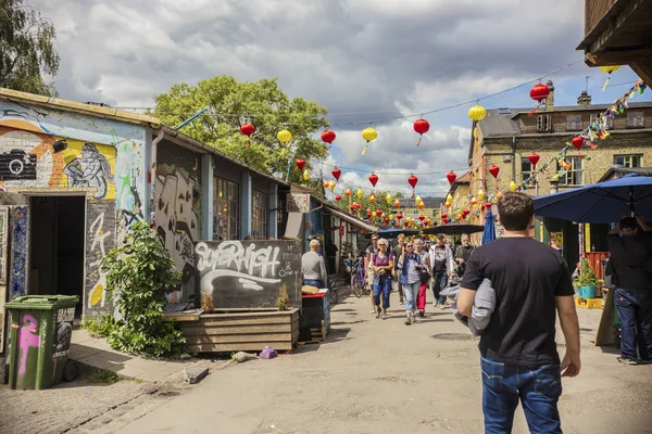 Evleri ve dar sokaklarında Freetown Christiania, kasıtlı hippiler toplum Kopenhag, Danimarka