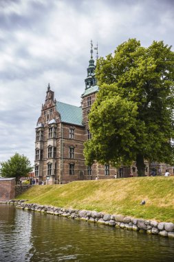Bulutlu yaz gününde Rosenborg kalede Kopenhag, Danimarka