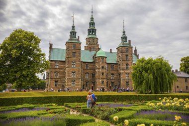 Bulutlu yaz gününde Rosenborg kalede Kopenhag, Danimarka