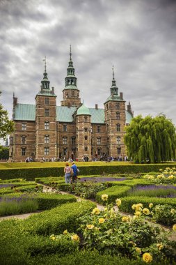 Bulutlu yaz gününde Rosenborg kalede Kopenhag, Danimarka