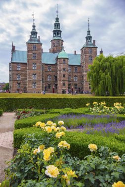 Bulutlu yaz gününde Rosenborg kalede Kopenhag, Danimarka