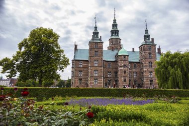 Bulutlu yaz gününde Rosenborg kalede Kopenhag, Danimarka