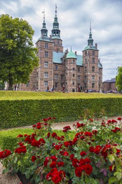 Bulutlu yaz gününde Rosenborg kalede Kopenhag, Danimarka