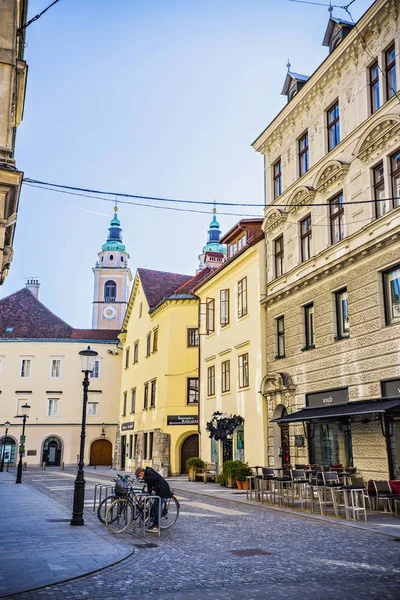 Casas Antigas Centro Cidade Ljunljana Ljubljana Rua Estreita Dia Ensolarado — Fotografia de Stock