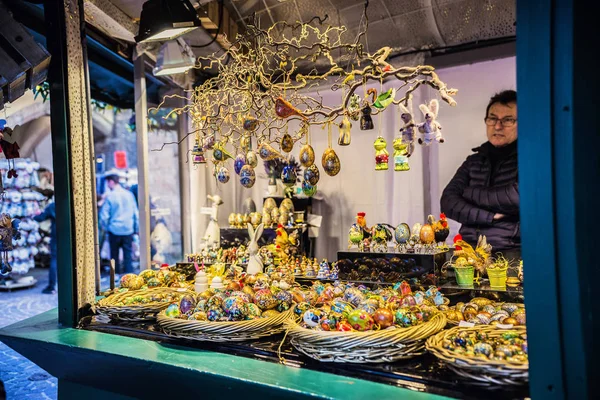 Velikonoční Trh Různými Velikonoční Dekorační Prvky Pro Domácnosti Velikonoční Dárky — Stock fotografie