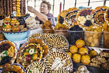Erivan, sayaç, Ermeni kadın satan Kuru meyve ve fındık piyasada, Erivan, Ermenistan üzerinde kuru meyvelerin büyük seçim piyasasında Tashir