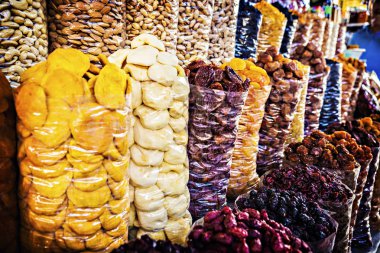 Erivan, sayaç, Ermeni kadın satan Kuru meyve ve fındık piyasada, Erivan, Ermenistan üzerinde kuru meyvelerin büyük seçim piyasasında Tashir