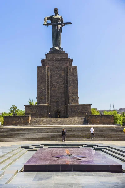 Madre Armenia Statua Donna Con Spada Architettura Dell Unione Sovietica — Foto Stock