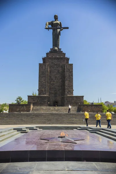 Madre Armenia Estatua Mujer Con Espada Arquitectura Unión Soviética Ereván —  Fotos de Stock