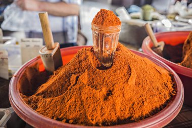 Kırmızı biber piyasada yığını. Kırmızı biber, Erivan, Ermenistan yakın çekim