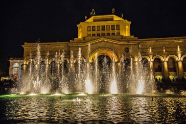 Erivan, Ermenistan - Mayıs 2018: Şarkı çeşmeler Yerevan merkezinde Cumhuriyet Meydanı, Yerevan çeşmeler gece, Ermenistan