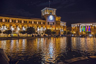 Çeşme Cumhuriyet Meydanı'nda Yerevan Center'da Yerevan çeşmeler gece, Ermenistan tarafından şarkı.