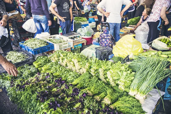 Yerevan Armenia Maj 2018 Rynek Warzywny Warzywny Erywaniu Ludzie Kupujący — Zdjęcie stockowe