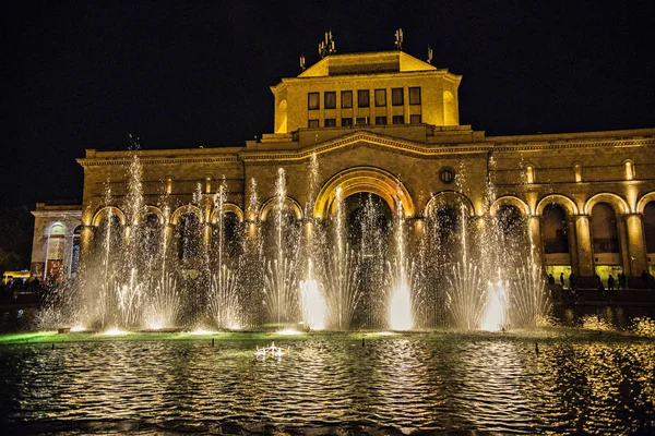 Erivan Ermenistan Mayıs 2018 Şarkı Çeşmeler Yerevan Merkezinde Cumhuriyet Meydanı — Stok fotoğraf