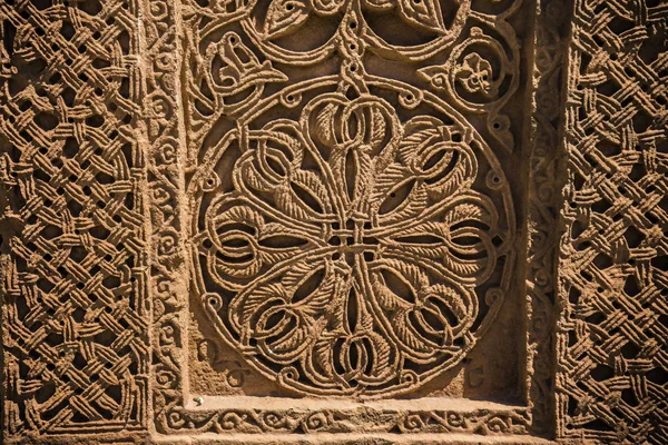 タテウ アルメニアの修道院の石に刻まれたアルメニアのクロス — ストック写真