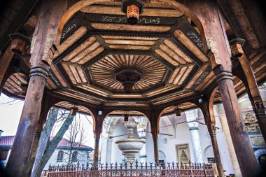 Eski Şehir Saraybosna, Bosna-Hersek Gazi Hüsrev-yalvar Cami avlusu Çeşme