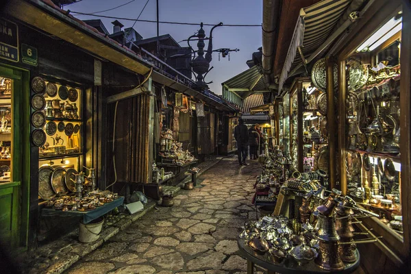 Eski şehir Saraybosna akşam, Bosna-Hersek, Sarajevo, Bosna Hersek - Mart 2018: Market Sokağı