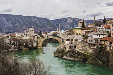 Güzel manzarasına Köprüsü ve tarihi kent Mostar, Unesco Dünya Mirası, Mostar, Bosna Hersek