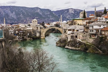 Güzel manzarasına Köprüsü ve tarihi kent Mostar, Unesco Dünya Mirası, Mostar, Bosna Hersek