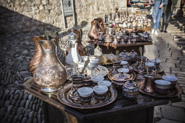 Mostar Şehir, Bosna-Hersek Satılık bronz cezves ile Hediyelik eşya dükkanı