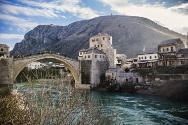 Güzel manzarasına Köprüsü ve tarihi kent Mostar, Unesco Dünya Mirası, Mostar, Bosna Hersek