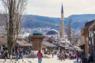 İnsanlar Sebilj Çeşme güvercin kare, Bascarsija'da çeyreğinde, Saraybosna