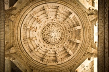 Ranakpur, Hindistan - Aralık 2015: Jain Mermer Tapınak Ranakpur, Rajasthan, Hindistan