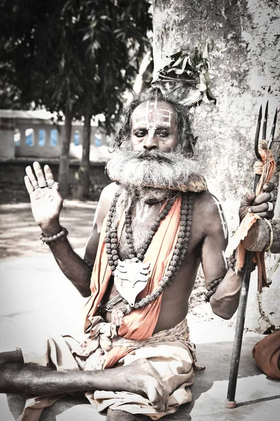 Varanasi India Diciembre 2016 Sadhu Man Cerca Del Río Ganga —  Fotos de Stock